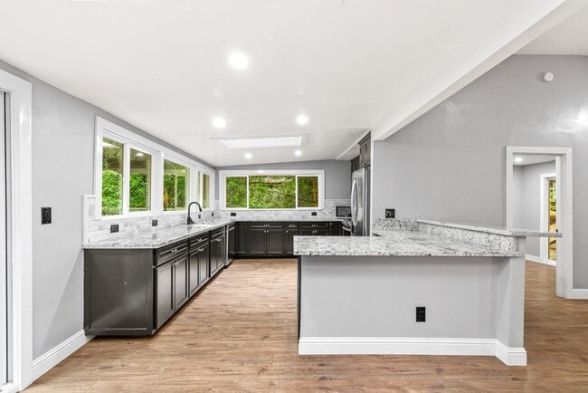 Building Photo - 1st Month FREE!! Riverfront Haven with Pri...