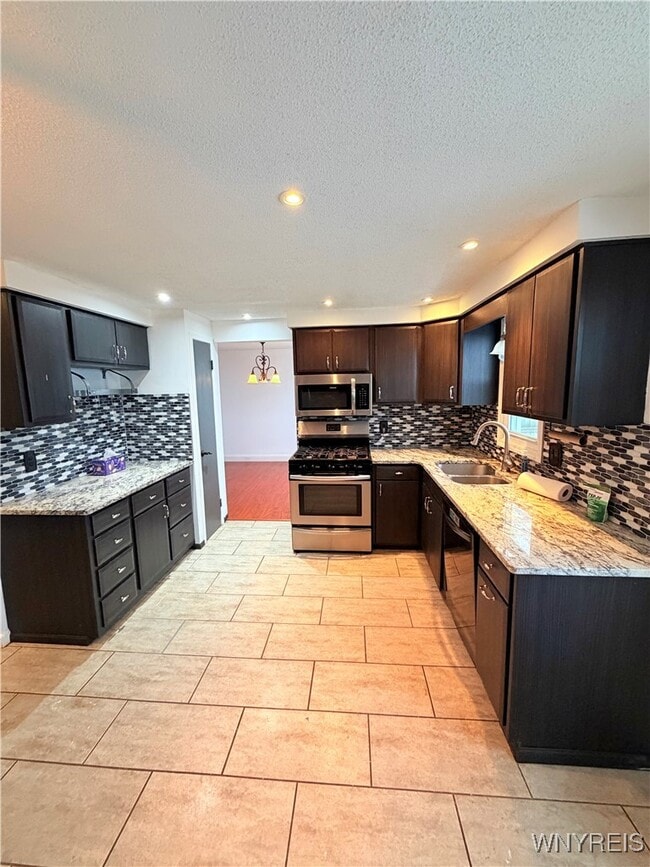 Building Photo - 79 E Toulon Dr