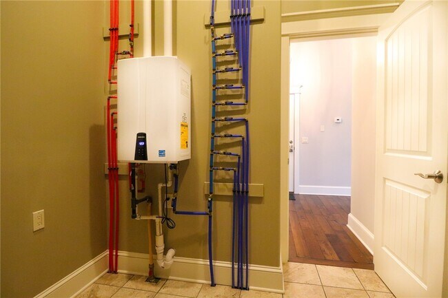 Building Photo - 64 E Market St