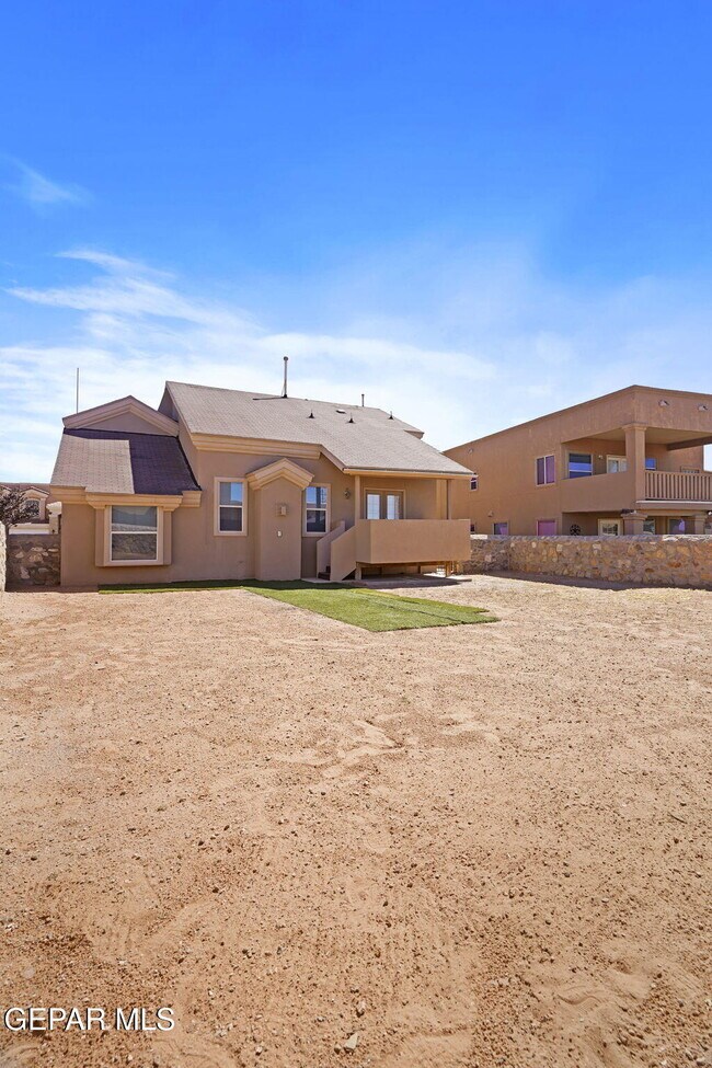 Building Photo - 12705 Tierra Flores Dr