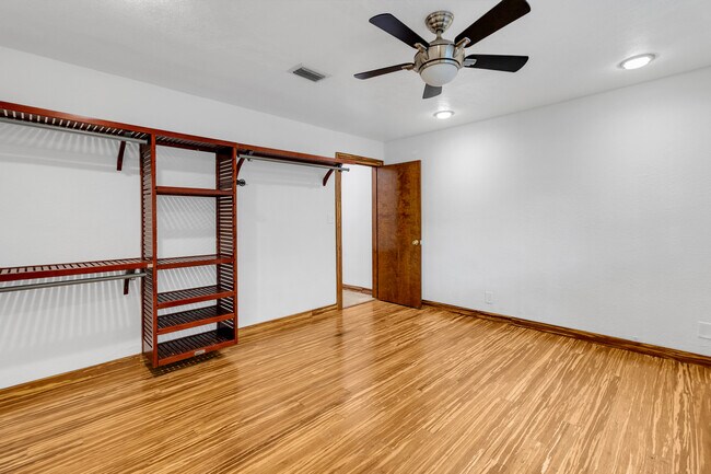 Building Photo - 13400 N Calusa Club Dr