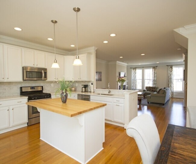 Building Photo - 2018 Avinity Loop