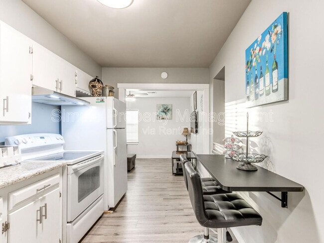 Building Photo - 425 Babb Dr
