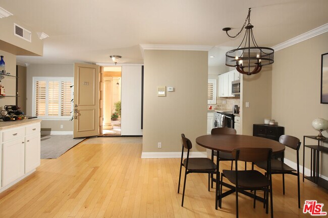 Building Photo - 1000 S Westgate Ave