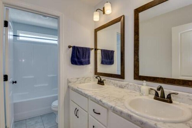 Building Photo - 171 Radcliff Dr