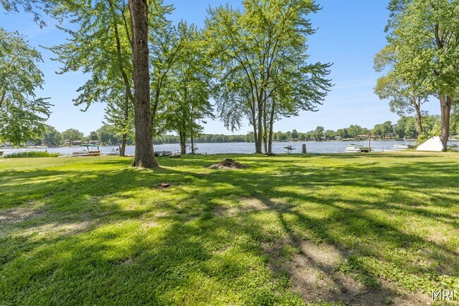 Building Photo - 8303 Cowan Lake Dr NE