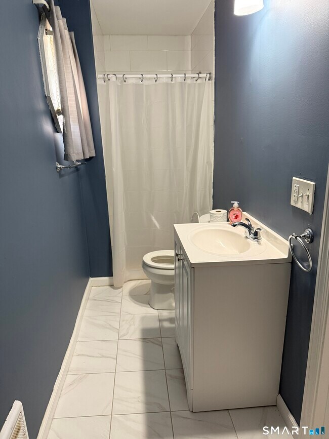 Building Photo - 152 Scott St