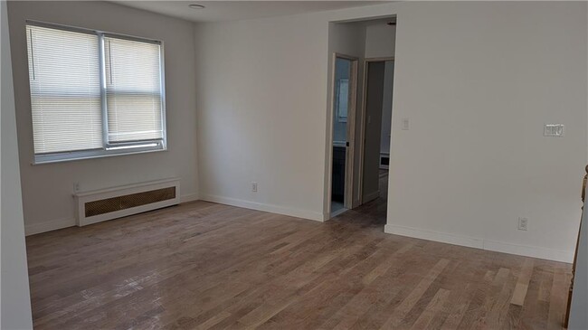 Building Photo - 1625 E 32nd St