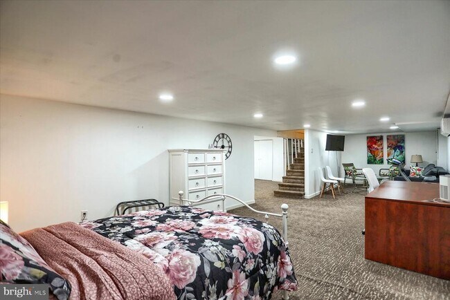 Building Photo - 83 Hillside Cir