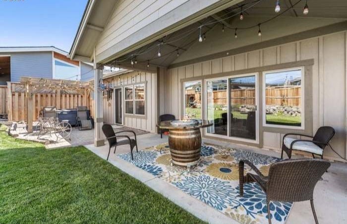 Building Photo - 4575 SW Antelope Ave