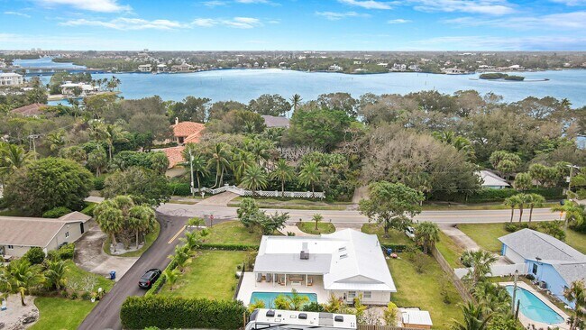 Building Photo - 9 W Riverside Dr