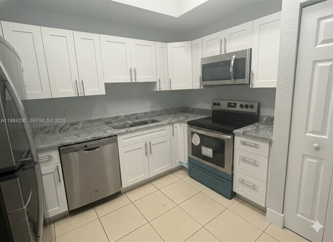 Building Photo - 2801 Riverside Dr