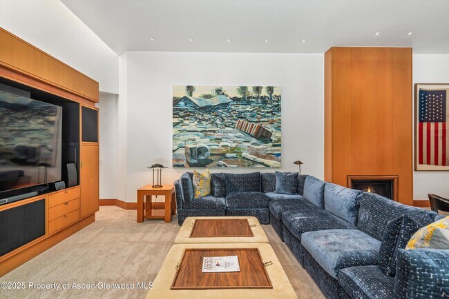 Building Photo - 800 Roaring Fork Rd