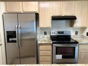 Building Photo - 622 Celebration Ct