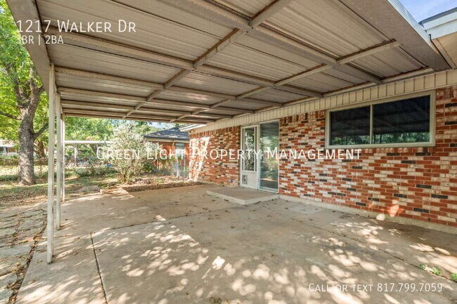 Building Photo - 1217 Walker Dr