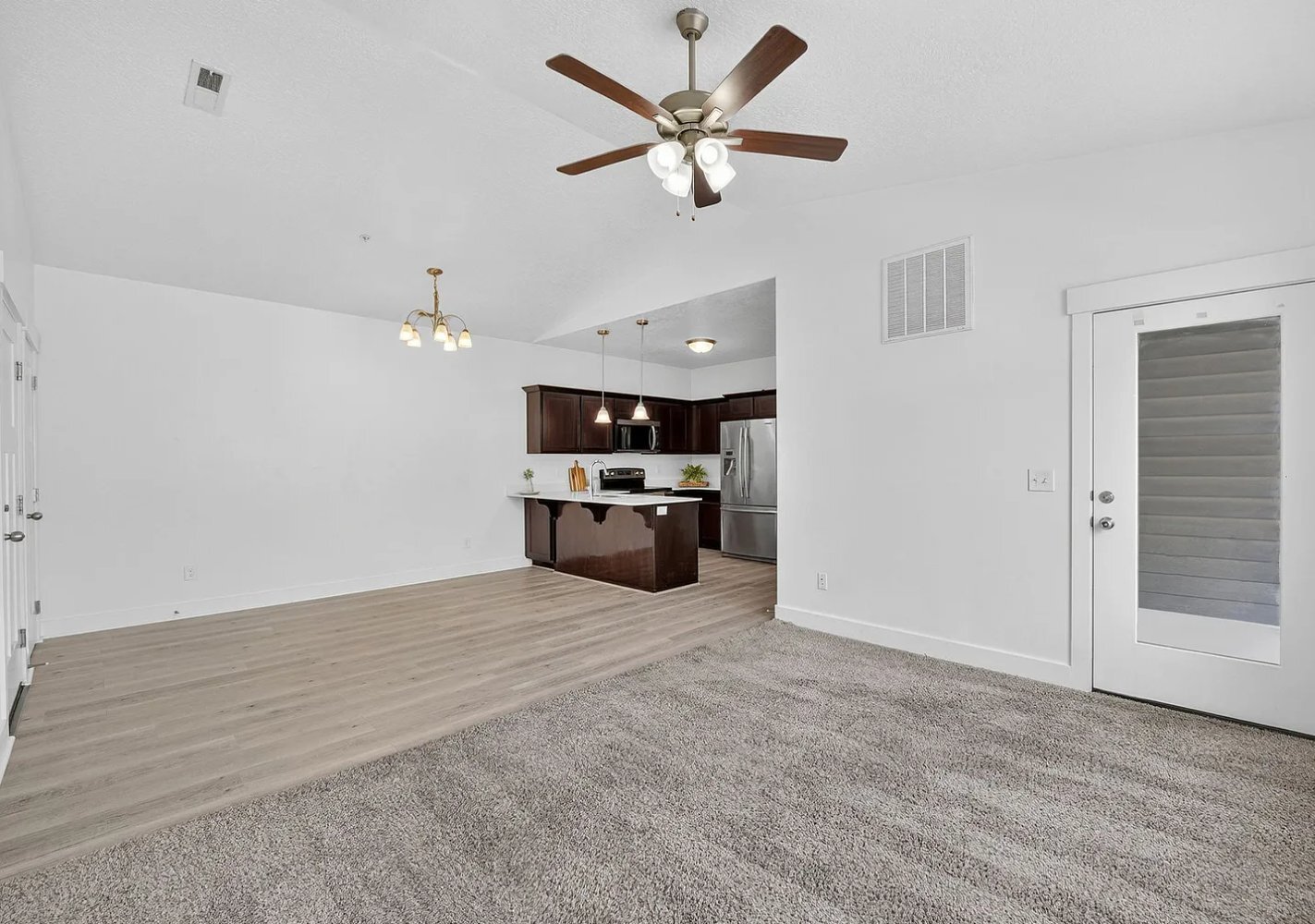 Building Photo - 1807 W Eaglewood Dr