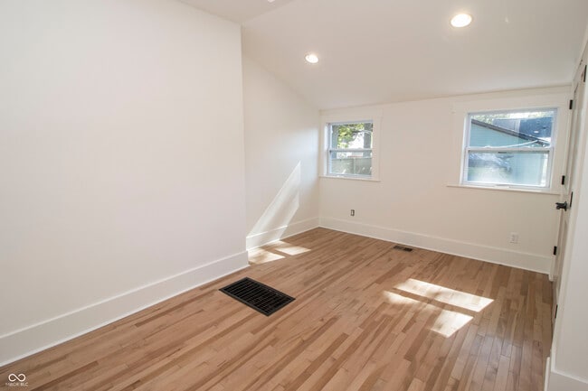 Building Photo - 1383 Cherry St