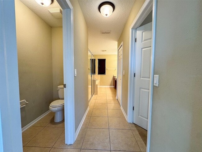 Building Photo - 10663 Pictorial Park Dr