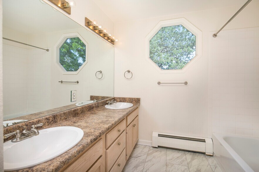 Building Photo - 9201 W Louisiana Ave