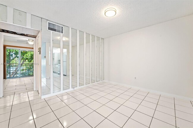 Building Photo - 20310 NE 2nd Ave