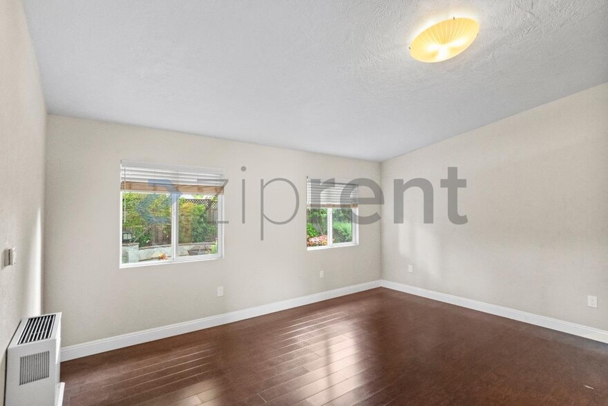 Building Photo - 1135 Hollyburne Ave