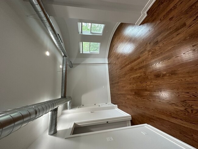 Building Photo - 1444 W Erie St