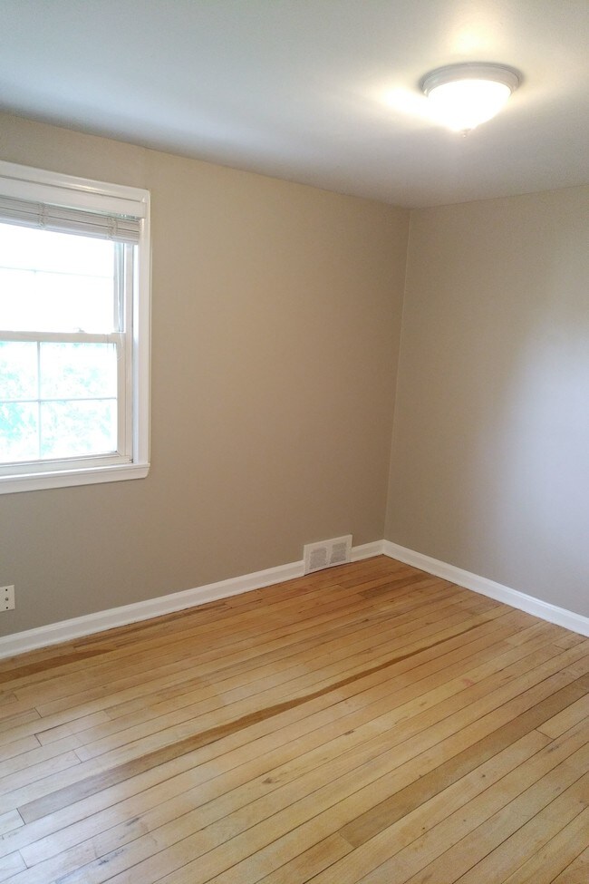 2nd Bedroom - 712 Graefield Ct