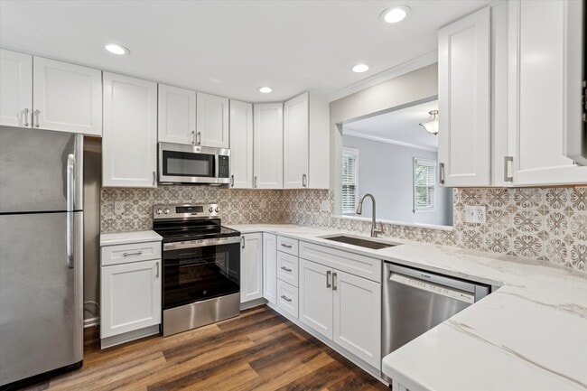 Building Photo - 214 Troon Ct