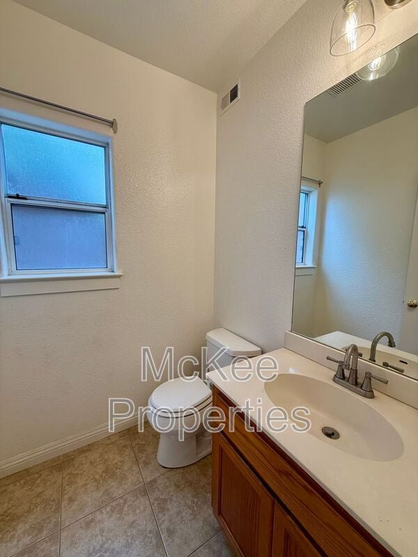 Building Photo - 4734 E Mountain View Dr