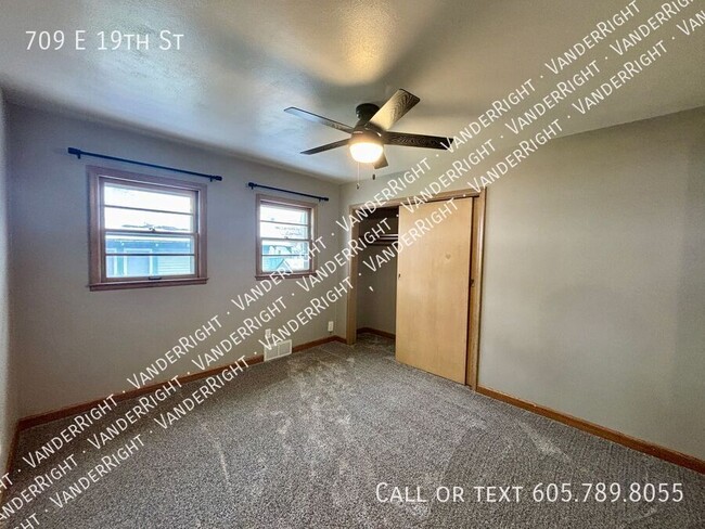 Building Photo - Charming 2-Bedroom Duplex with Modern Upda...