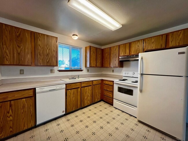 Building Photo - Non-Refundable & Security Deposit Total: $...