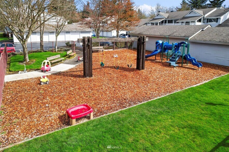 Building Photo - 23335 Cedar Way