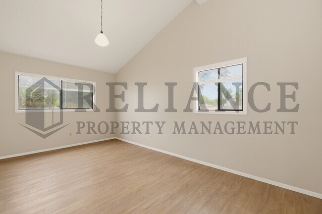 Building Photo - 5026 W Newell St