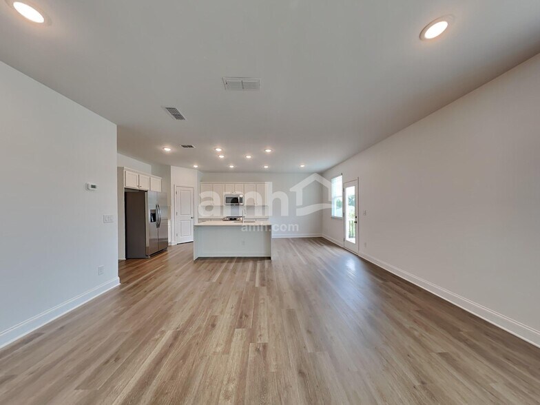 Building Photo - 1644 Soapstone Rd