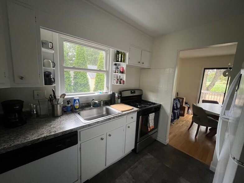 Building Photo - 254 Ruane St