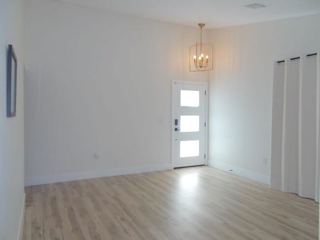 Building Photo - 519 Crimson View Pl