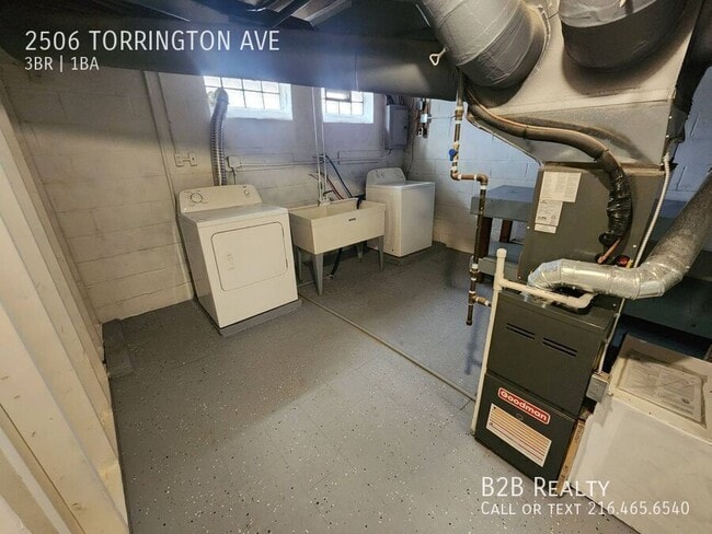 Building Photo - 2506 Torrington Ave