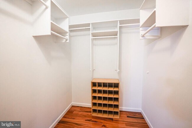 Building Photo - 4230 Avon Dr