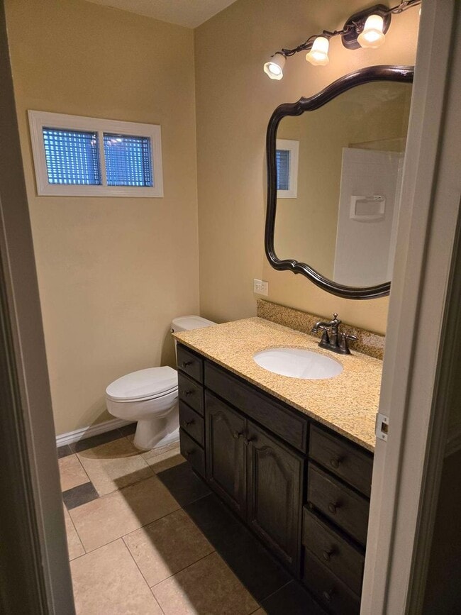 Building Photo - Spacious Home in NE Heights
