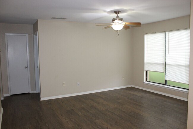 Building Photo - 229 Craddock Ave