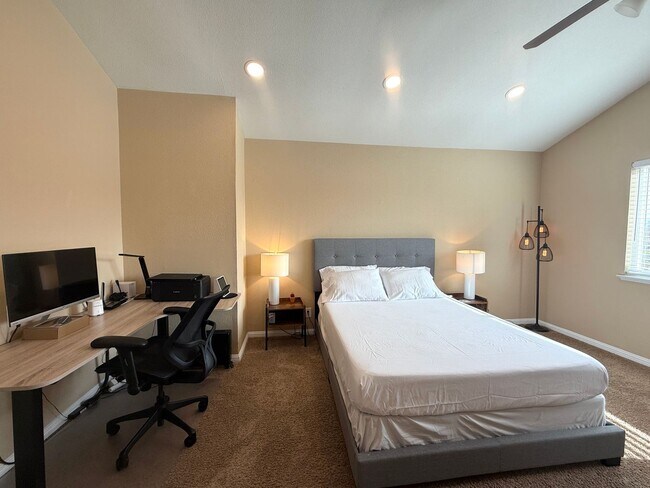 Building Photo - Fully Furnished 4 Bedroom Home! NO HOA! Park up to 6 vehicles! Pool and Spa! Close to Spring Moun...