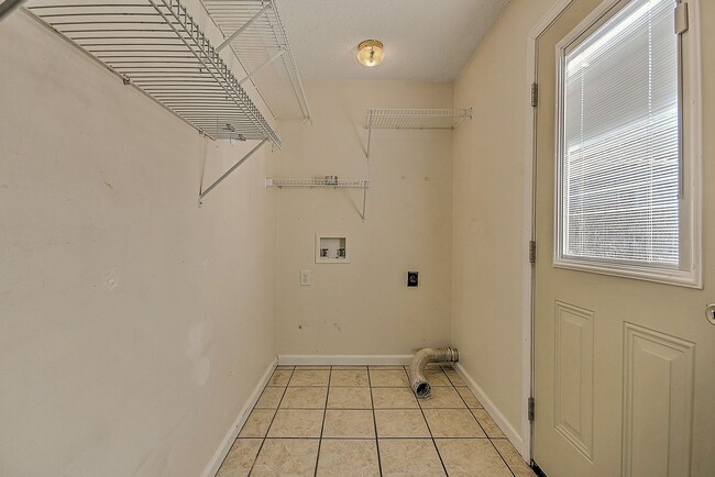 Building Photo - 105 St James Pl
