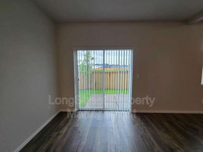 Building Photo - 412 Lost Lake St NE