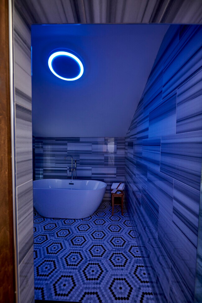 Building Photo - 7080 Via del Mar