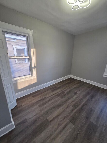 Building Photo - 47 Edgar St