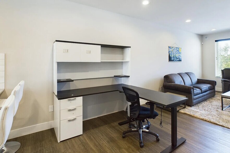 Study - 510 Coho Walk SE