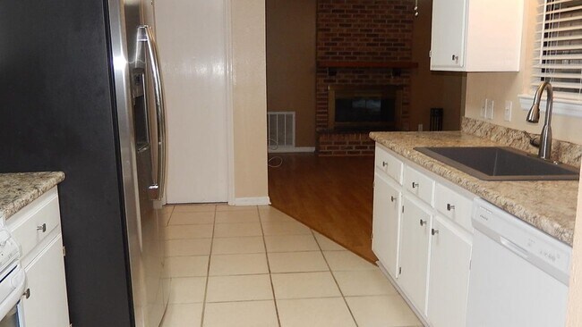 Building Photo - 4321 Snoopy Ln