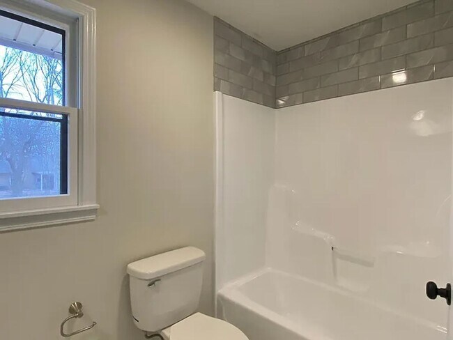 Building Photo - Charming 3-Bedroom Home in a Great South S...