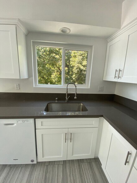 Building Photo - 10823 Camarillo St