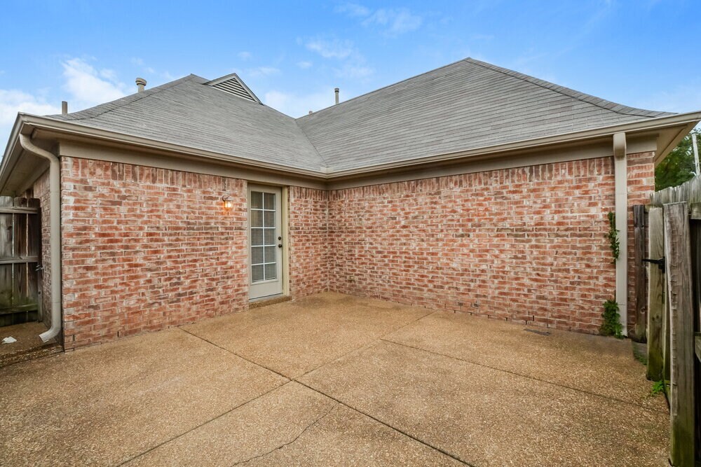 Building Photo - 10253 Evening Hill Dr